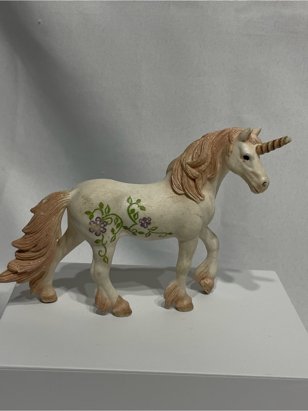 4” Retired Schleich Bayala Standing Unicorn (Model 70432) Good Condition *Flaw